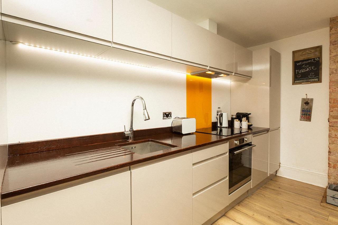 Stylish & Cosy Margate Escape With Hot Tub And Log Burner Dogs Welcome Экстерьер фото